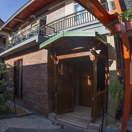 Crown Guest House Ambarawa Exterior photo