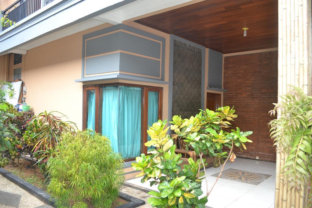 Crown Guest House Ambarawa Room photo
