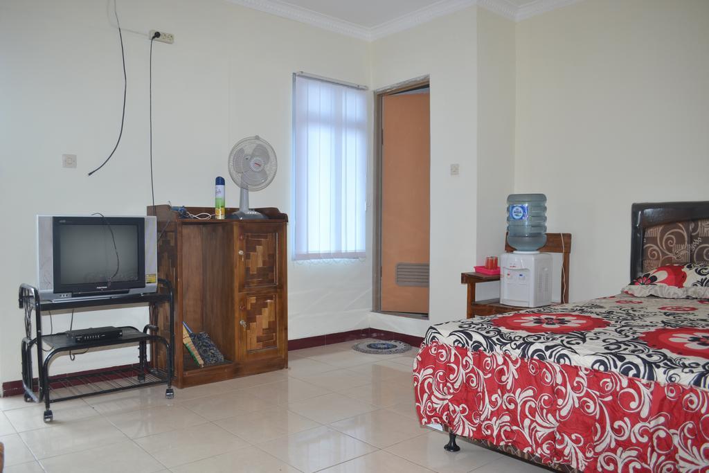 Crown Guest House Ambarawa Room photo