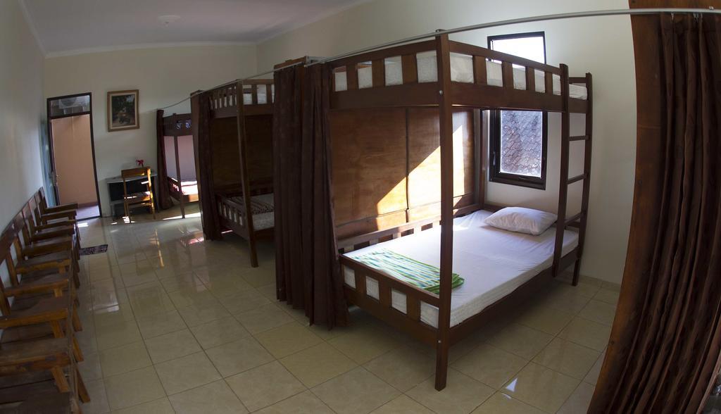 Crown Guest House Ambarawa Exterior photo