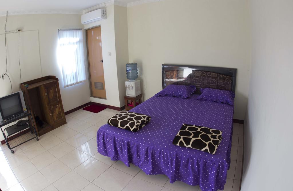 Crown Guest House Ambarawa Exterior photo