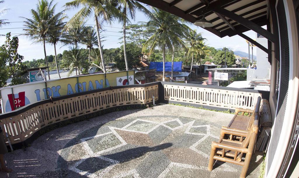 Crown Guest House Ambarawa Exterior photo