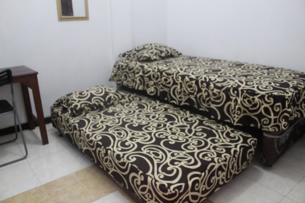 Crown Guest House Ambarawa Exterior photo