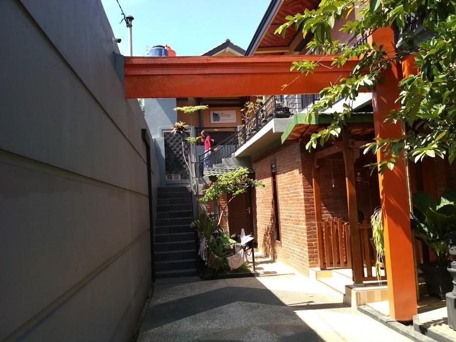 Crown Guest House Ambarawa Exterior photo